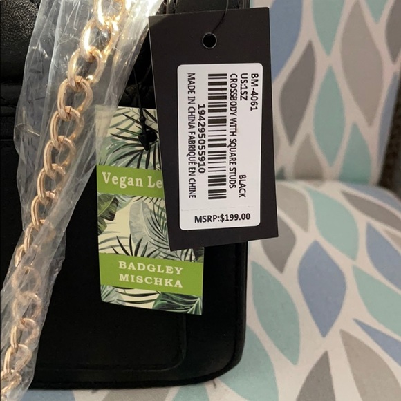 A new Badgley Mischka vegan leather black bag☘️☘️ - Picture 5 of 8